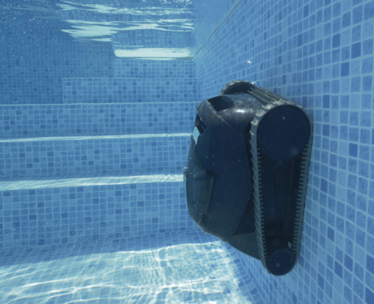 Limpiafondos Dolphin sin cables para la limpieza de piscinas