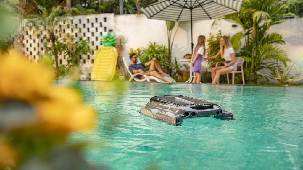 limpieza superficie piscina